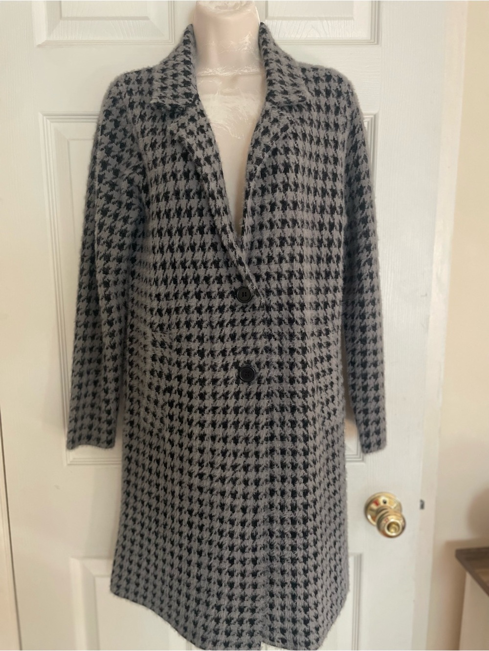 Max Studio Women’s Gray Fuzzy Sweater